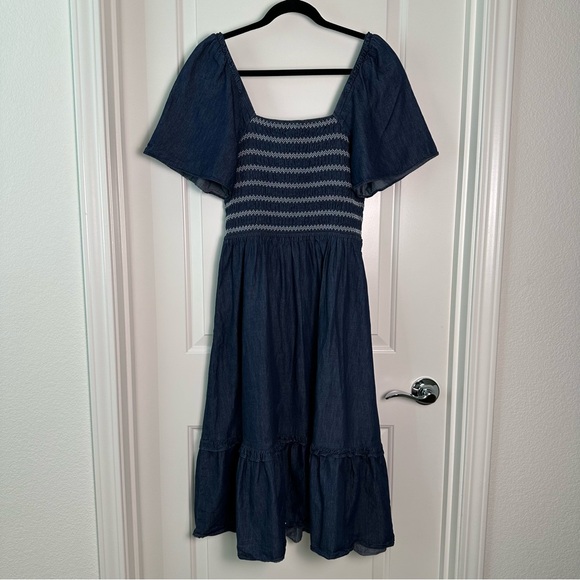 Draper James Deana Smocked Dress Chambray Dark Wash size M - Picture 4 of 8